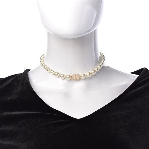 dior pearl choker.